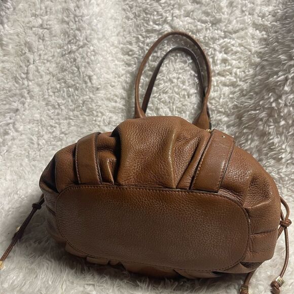 Michael Kors Brown Leather Medium bucket style shoulder bag gold tone Hardwares. - Picture 8 of 16